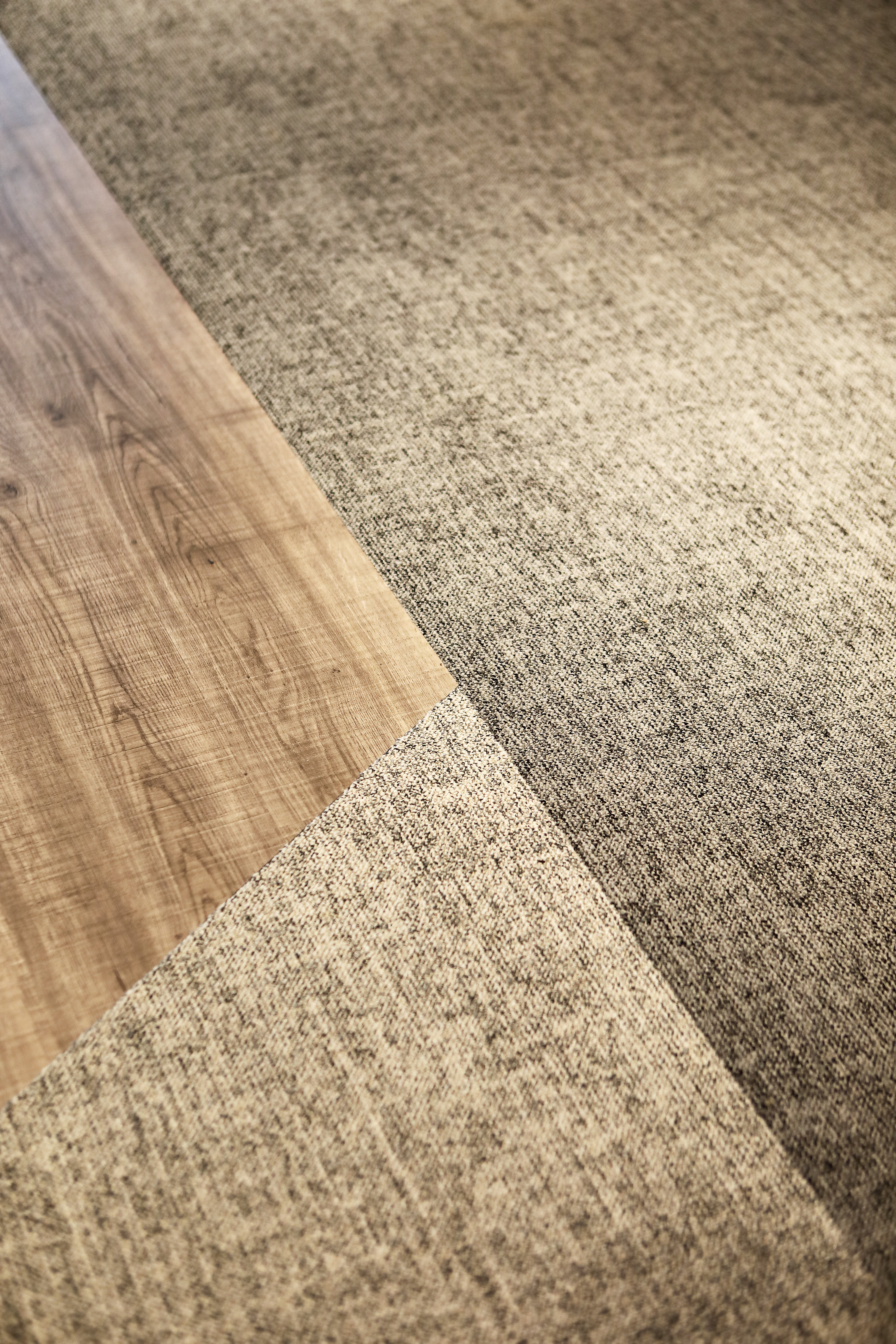 FUMO kiest voor duurzame DESSO tapijttegels en Tarkett loose-lay pvc-vloeren